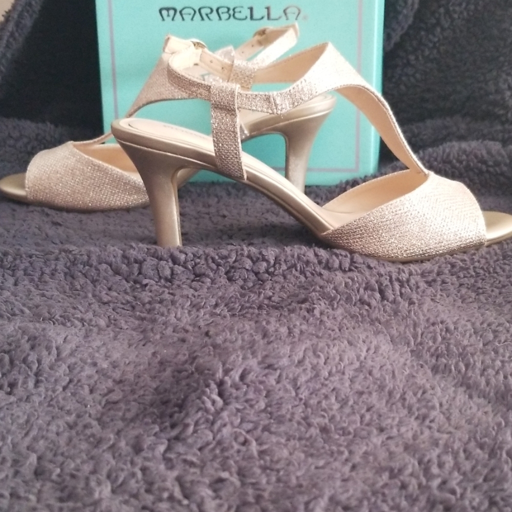 Gold peep toe shoes - Picture 3 of 8